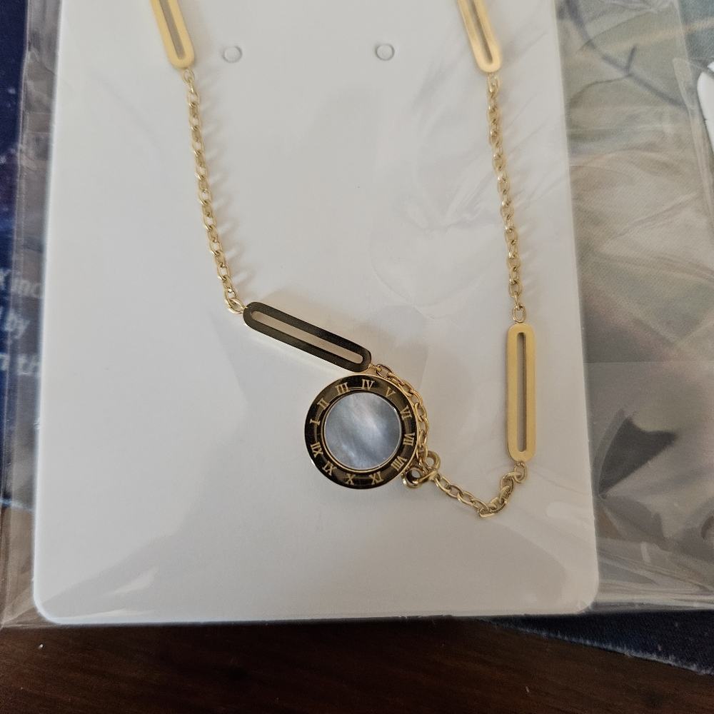 NWOT GOLD PLATED TIME STAMPED JEWLERY